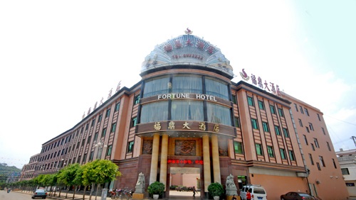 地址红河州泸西县阿庐古洞路中段电话0873-6922222商户详情福鼎大酒店